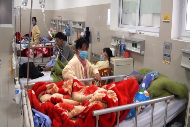 Trời giá rét, tăng đột biến người già, trẻ em nhập viện - 3 Trời giá rét, tăng đột biến người già, trẻ em nhập viện - 3