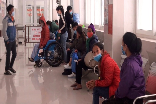 Trời giá rét, tăng đột biến người già, trẻ em nhập viện - 1 Trời giá rét, tăng đột biến người già, trẻ em nhập viện - 1