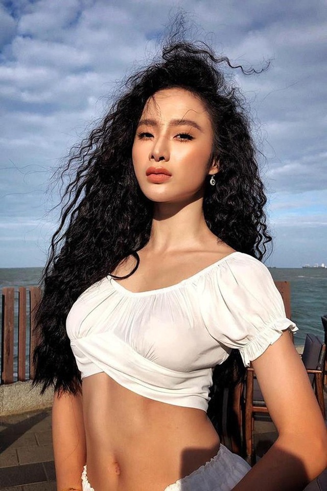 Angela Phương Trinh tái xuất sexy táo bạo sau thời gian ở ẩn - 4 Angela Phương Trinh tái xuất sexy táo bạo sau thời gian ở ẩn - 4
