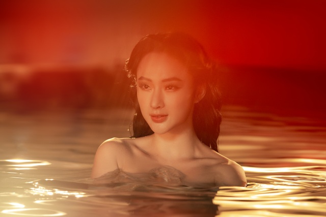 Angela Phương Trinh tái xuất sexy táo bạo sau thời gian ở ẩn - 2 Angela Phương Trinh tái xuất sexy táo bạo sau thời gian ở ẩn - 2