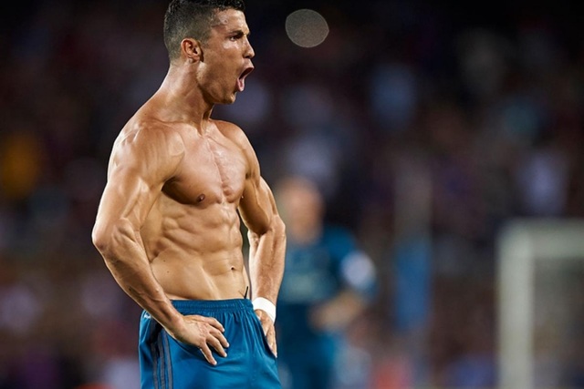 C.Ronaldo trở thành cây săn bàn số 1: Hãy cứ là đại bàng sải cánh! - 3