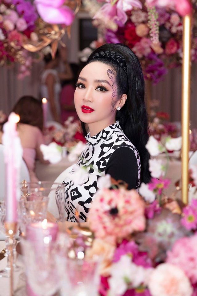 Hoa hậu U50 Giáng My khoe vẻ đẹp thách thức thời gian - 2 Hoa hậu U50 Giáng My khoe vẻ đẹp thách thức thời gian - 2