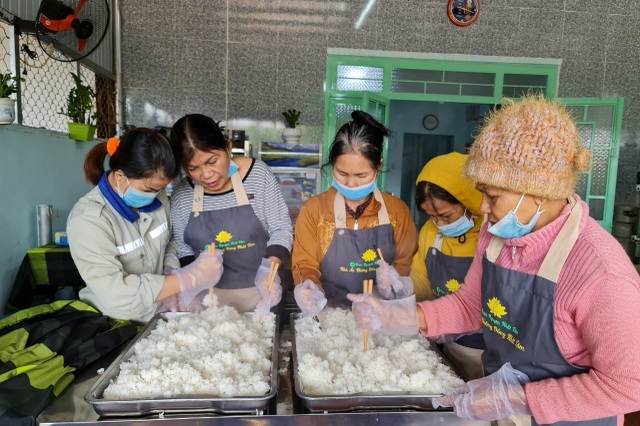 Bữa cơm 0 đồng dành cho hàng trăm người dân vùng cao Đắk Nông - 3 Bữa cơm 0 đồng dành cho hàng trăm người dân vùng cao Đắk Nông - 3