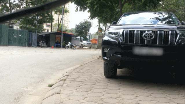 Hà Nội: Có hay không việc đập kính xe, ép tài xế gửi ô tô vào bãi lậu? - 3 Hà Nội: Có hay không việc đập kính xe, ép tài xế gửi ô tô vào bãi lậu? - 3