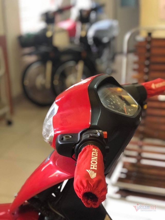 Xe số Wave Alpha 2005 giá 150 triệu đồng của dân chơi Hà Nội - 2 Xe số Wave Alpha 2005 giá 150 triệu đồng của dân chơi Hà Nội - 2