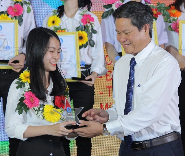 Chuyện về cô sinh viên đất võ Bình Định đoạt giải Sao Tháng giêng - 2 Chuyện về cô sinh viên đất võ Bình Định đoạt giải Sao Tháng giêng - 2