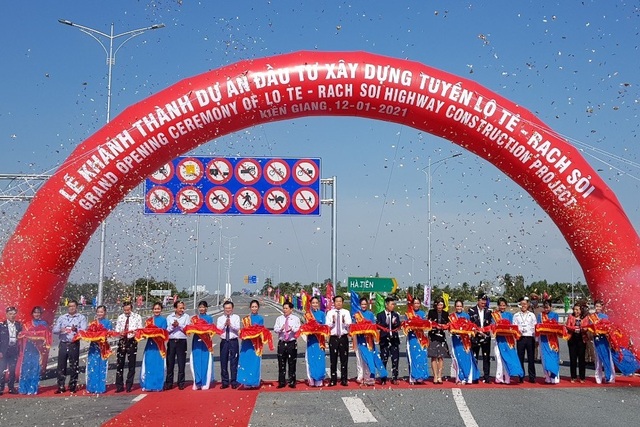 Khánh thành cao tốc Cần Thơ đi Kiên Giang, xe vi vu 100 km/h - 1 Khánh thành cao tốc Cần Thơ đi Kiên Giang, xe vi vu 100 km/h - 1