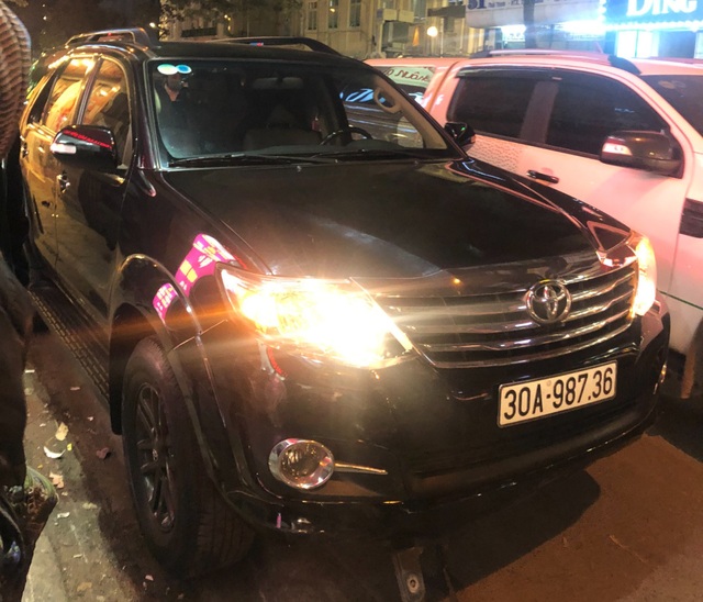Nữ tài xế lái Fortuner tông hàng loạt xe máy trên phố Hà Nội - 3 Nữ tài xế lái Fortuner tông hàng loạt xe máy trên phố Hà Nội - 3