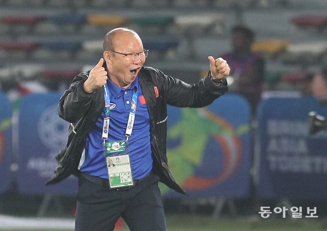 HLV Park Hang Seo: Bảo vệ chức vô địch là gánh nặng của bóng đá Việt Nam - 1