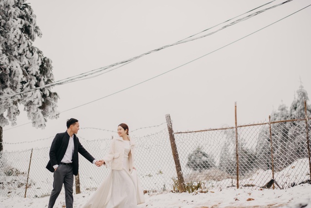 Cặp đôi Hà Nội vượt 400km chụp ảnh cưới với băng tuyết kỳ ảo ở Y Tý - 4 Cặp đôi Hà Nội vượt 400km chụp ảnh cưới với băng tuyết kỳ ảo ở Y Tý - 4