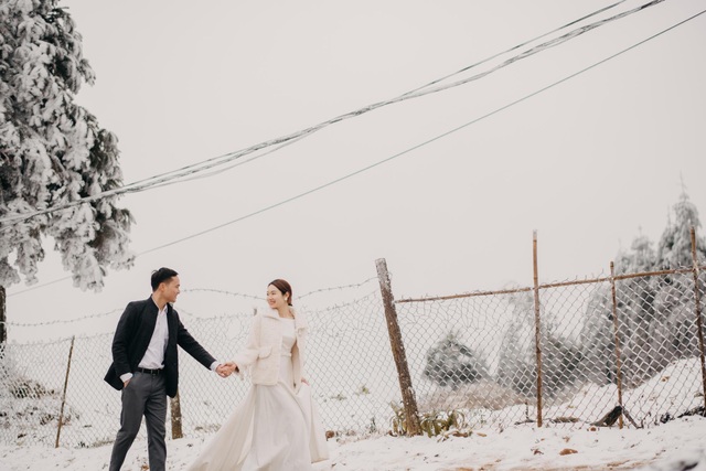 Hanoi couple over 400km wedding photos with magic snow in Y Ty - 4