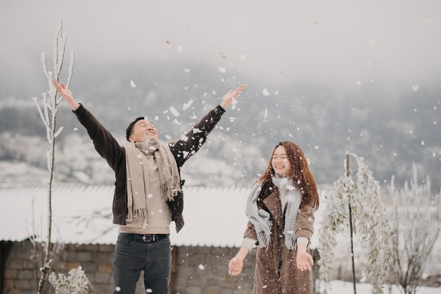 Hanoi couple over 400km wedding photography with magic snow in Y Ty - 3