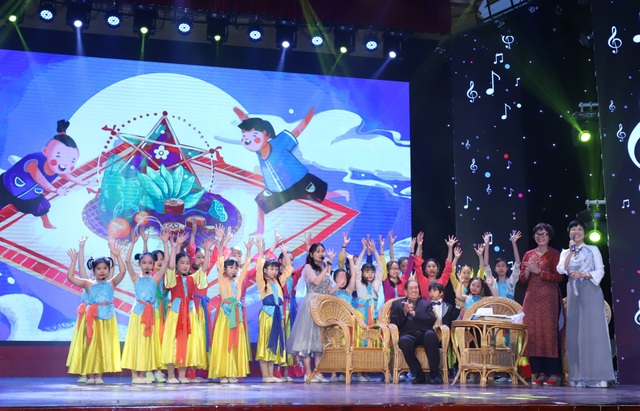 Đong đầy cảm xúc trong đêm nhạc mừng nhạc sĩ Phạm Tuyên tròn 91 tuổi - 3 Đong đầy cảm xúc trong đêm nhạc mừng nhạc sĩ Phạm Tuyên tròn 91 tuổi - 3