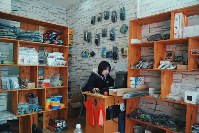 Sinh viên tất bật làm thêm trong dịp cận Tết - 1 Sinh viên tất bật làm thêm trong dịp cận Tết - 1