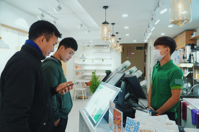 Sinh viên tất bật làm thêm trong dịp cận Tết - 2 Sinh viên tất bật làm thêm trong dịp cận Tết - 2