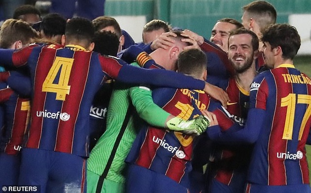 Barcelona vượt ải Sociedad sau màn đấu súng nghẹt thở - 5