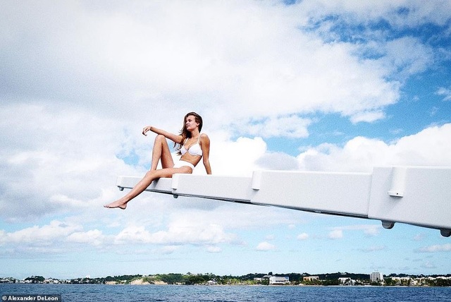 Josephine Skriver diện bikini lấp ló ngực đầy - 4 Josephine Skriver diện bikini lấp ló ngực đầy - 4