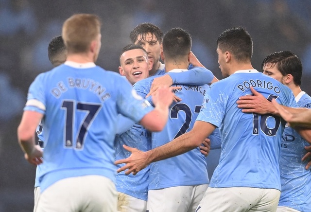 Thắng Brighton, Man City thổi lửa vào vị trí của Liverpool - 1