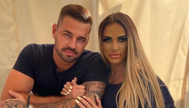 Sau tuyên bố phá sản, Katie Price bán quần áo cũ trên mạng - 7 Sau tuyên bố phá sản, Katie Price bán quần áo cũ trên mạng - 7