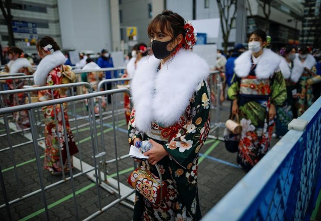 Giới trẻ Nhật Bản đeo khẩu trang dự lễ trưởng thành giữa dịch Covid-19 - 9