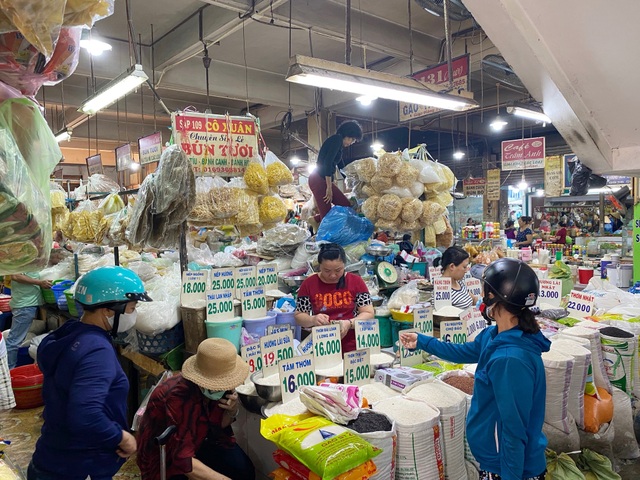 TPHCM giảm 50% giá thuê sạp: Tiểu thương các chợ vẫn mù thông tin - 1 TPHCM giảm 50% giá thuê sạp: Tiểu thương các chợ vẫn mù thông tin - 1