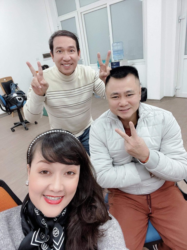 Ngọc Hoàng Quốc Khánh lộ diện ở hậu trường tập Táo Quân 2021 - 3 Ngọc Hoàng Quốc Khánh lộ diện ở hậu trường tập Táo Quân 2021 - 3