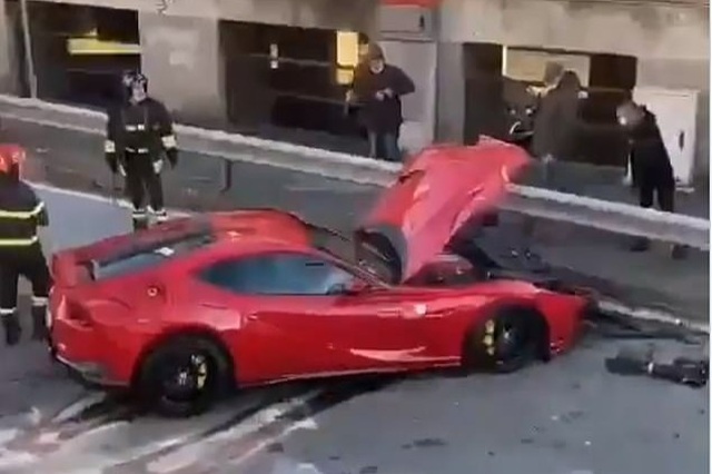 Giao chìa khóa cho thợ rửa xe, chủ siêu xe Ferrari nhận cái kết đắng - 1 Giao chìa khóa cho thợ rửa xe, chủ siêu xe Ferrari nhận cái kết đắng - 1
