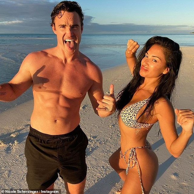 Izabel Goulart, Jennifer Lopez... khoe dáng trên biển - 7 Izabel Goulart, Jennifer Lopez... khoe dáng trên biển - 7