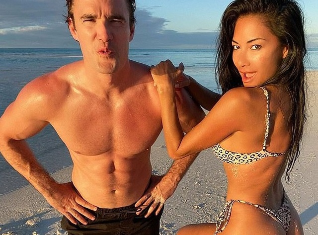 Izabel Goulart, Jennifer Lopez... khoe dáng trên biển - 9 Izabel Goulart, Jennifer Lopez... khoe dáng trên biển - 9