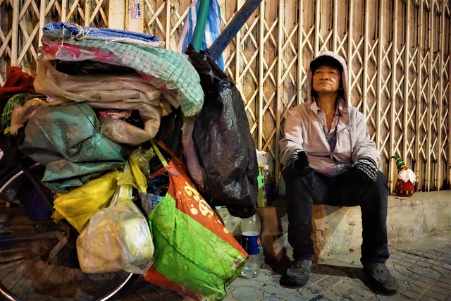 Đà Nẵng: Người lao động chật vật mưu sinh trong giá rét - 10 Đà Nẵng: Người lao động chật vật mưu sinh trong giá rét - 10