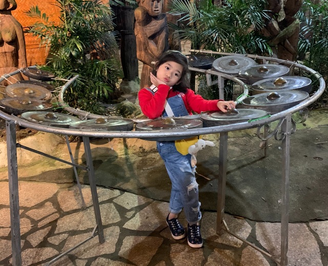Con gái Mai Phương tự chọn bánh kem cho sinh nhật tưởng nhớ mẹ - 4 Con gái Mai Phương tự chọn bánh kem cho sinh nhật tưởng nhớ mẹ - 4