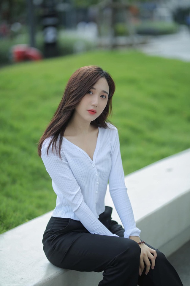 Nữ streamer sở hữu gương mặt đẹp hút hồn đốn tim người hâm mộ - 7 Nữ streamer sở hữu gương mặt đẹp hút hồn đốn tim người hâm mộ - 7