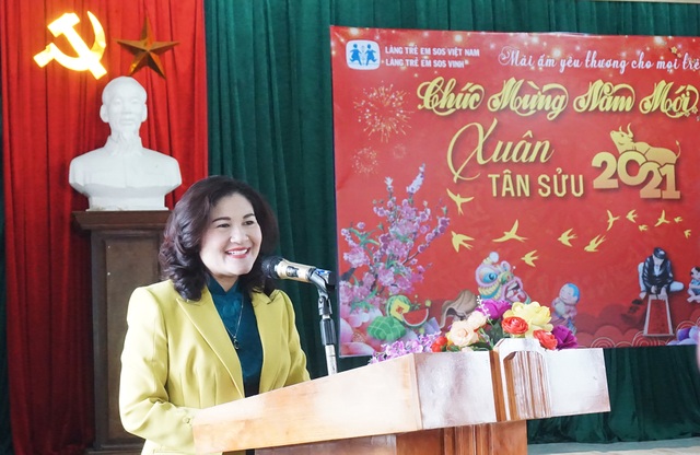 Nghệ An: Thứ trưởng Nguyễn Thị Hà thăm và tặng quà Làng trẻ em SOS Vinh - 1 Nghệ An: Thứ trưởng Nguyễn Thị Hà thăm và tặng quà Làng trẻ em SOS Vinh - 1