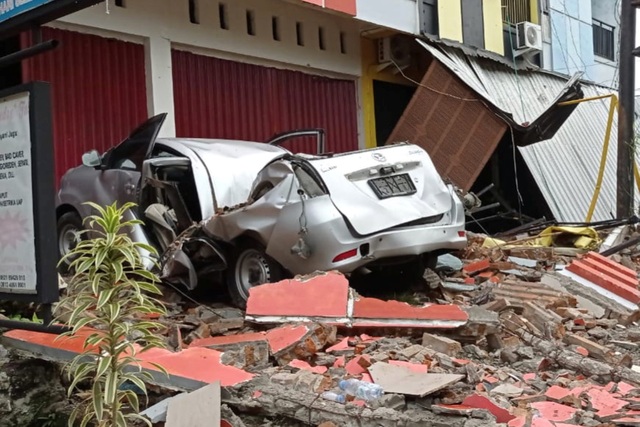 Indonesia tan hoang sau động đất kinh hoàng khiến 67 người chết - 5