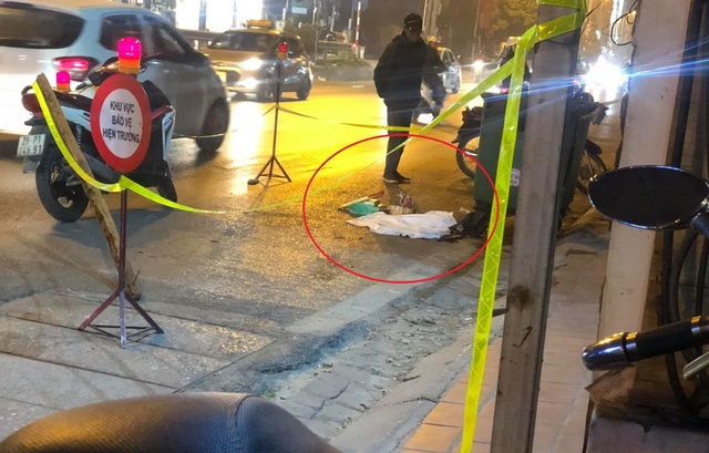 Thai nhi khoảng 8 tháng tuổi bị vứt cạnh thùng rác trên đường Lê Duẩn - 2 Thai nhi khoảng 8 tháng tuổi bị vứt cạnh thùng rác trên đường Lê Duẩn - 2