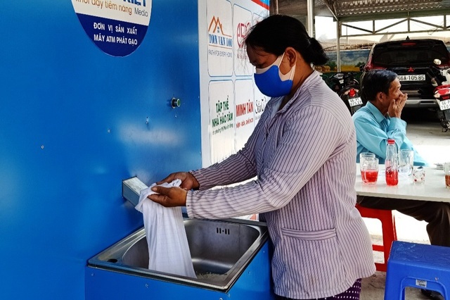 Ngoài thưởng Tết, nhiều doanh nghiệp tặng gạo, bột ngọt tới người lao động - 1 Ngoài thưởng Tết, nhiều doanh nghiệp tặng gạo, bột ngọt tới người lao động - 1