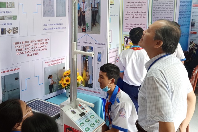 Học sinh sáng tạo sản phẩm phòng, chống dịch bệnh qua mùa Covid-19 - 1 Học sinh sáng tạo sản phẩm phòng, chống dịch bệnh qua mùa Covid-19 - 1