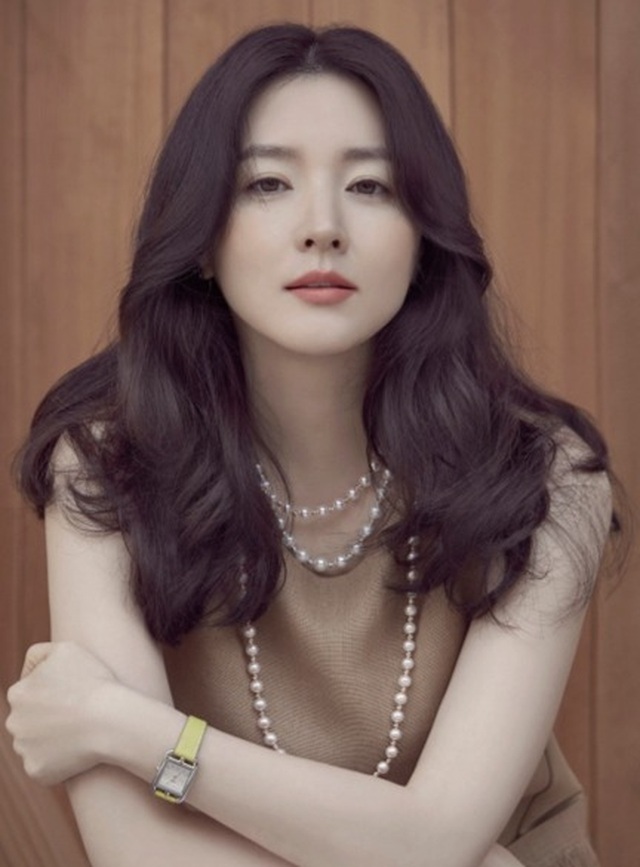 Ngưỡng mộ nhan sắc tuổi 50 của bảo vật quốc gia Lee Young Ae - 6 Ngưỡng mộ nhan sắc tuổi 50 của bảo vật quốc gia Lee Young Ae - 6