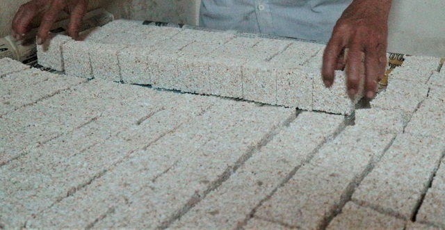 Cả làng hò nhau nổ nếp làm nên thứ bánh Tết đặc sản xứ Quảng - 6 Cả làng hò nhau nổ nếp làm nên thứ bánh Tết đặc sản xứ Quảng - 6