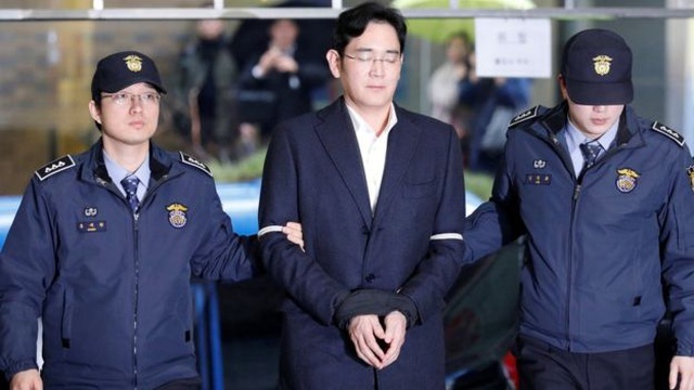 Thái tử Samsung bị kết án 30 tháng tù - 2
