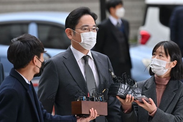 Thái tử Samsung bị kết án 30 tháng tù - 1