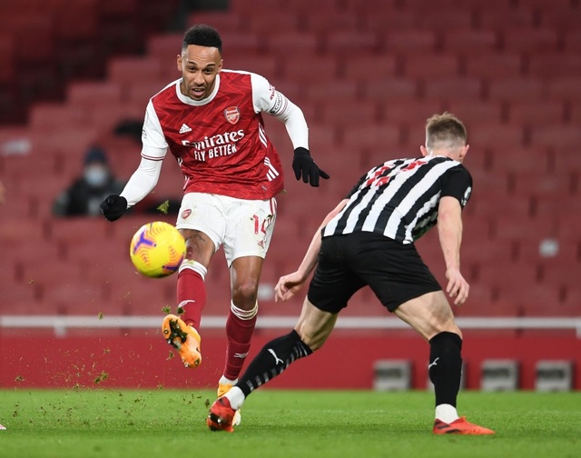 Aubameyang thăng hoa bất ngờ, Arsenal thắng đẹp Newcastle - 2