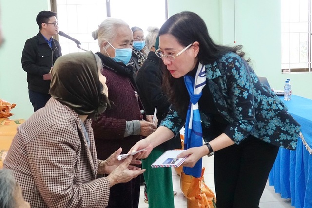 Quảng Ngãi: Bí thư Tỉnh ủy chúc tết hàng trăm hộ nghèo huyện Sơn Tịnh - 2