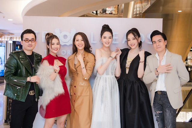 Bình An - Phương Nga tay trong tay không rời khi lạc giữa dàn sao - 2 Bình An - Phương Nga tay trong tay không rời khi lạc giữa dàn sao - 2