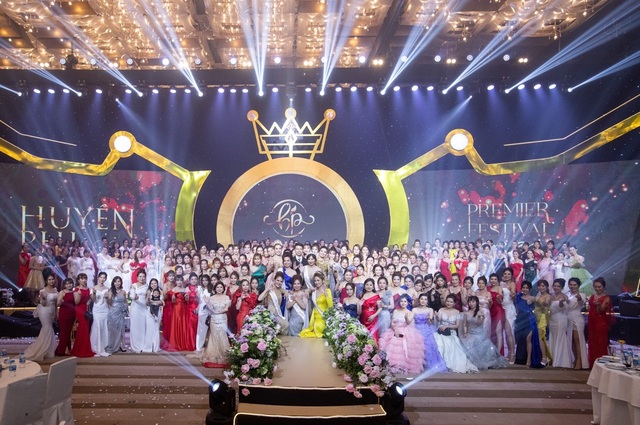 Những khoảnh khắc ấn tượng trong Đêm tiệc Nữ Vương của Huyền Phi Award - 4 Những khoảnh khắc ấn tượng trong Đêm tiệc Nữ Vương của Huyền Phi Award - 4