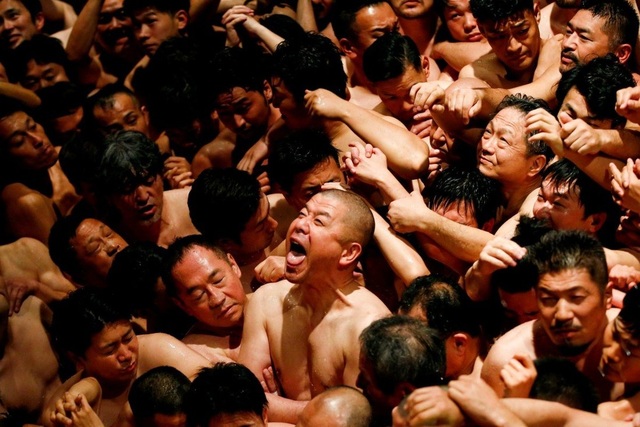 Hàng nghìn người đàn ông khỏa thân trong lễ hội kỳ lạ nhất ở Nhật Bản - 1 Hàng nghìn người đàn ông khỏa thân trong lễ hội kỳ lạ nhất ở Nhật Bản - 1