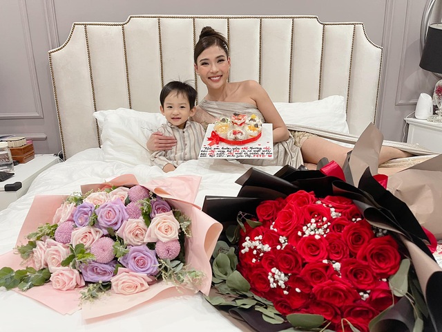 Thúy Diễm khoe chân dài trên thảm đỏ - 7 Thúy Diễm khoe chân dài trên thảm đỏ - 7