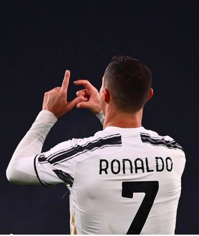 Bạn gái C.Ronaldo tỏa sáng với bộ sưu tập nội y nóng bỏng - 6