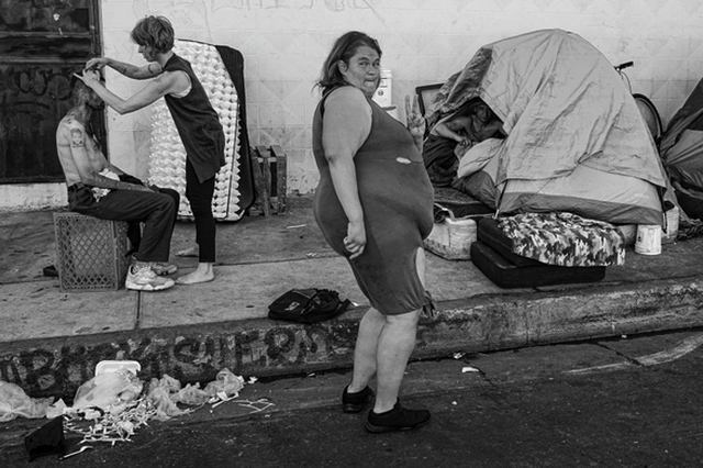 Cuộc sống nghèo đói và nghiện ngập tại khu phố khét tiếng của Los Angeles - 12
