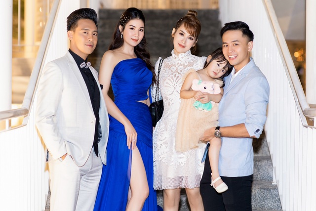 Kha Ly rạng ngời sánh bước cùng chồng trên thảm đỏ - 3 Kha Ly rạng ngời sánh bước cùng chồng trên thảm đỏ - 3